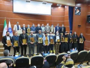 تقدیر از هنرمندان صنایع دستی کاشان در اتاق بازرگانی کاشان