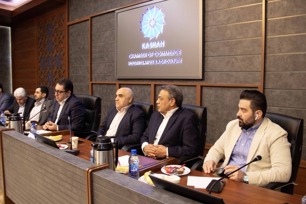 ضرورت هم‌افزایی ملی برای جهش صادرات گلاب و فرش کاشان؛ از اصلاح استاندارد تا کشف بازارهای جهانی